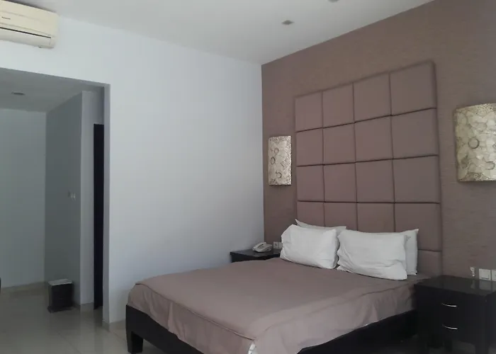 Hotel The Radiant 3*